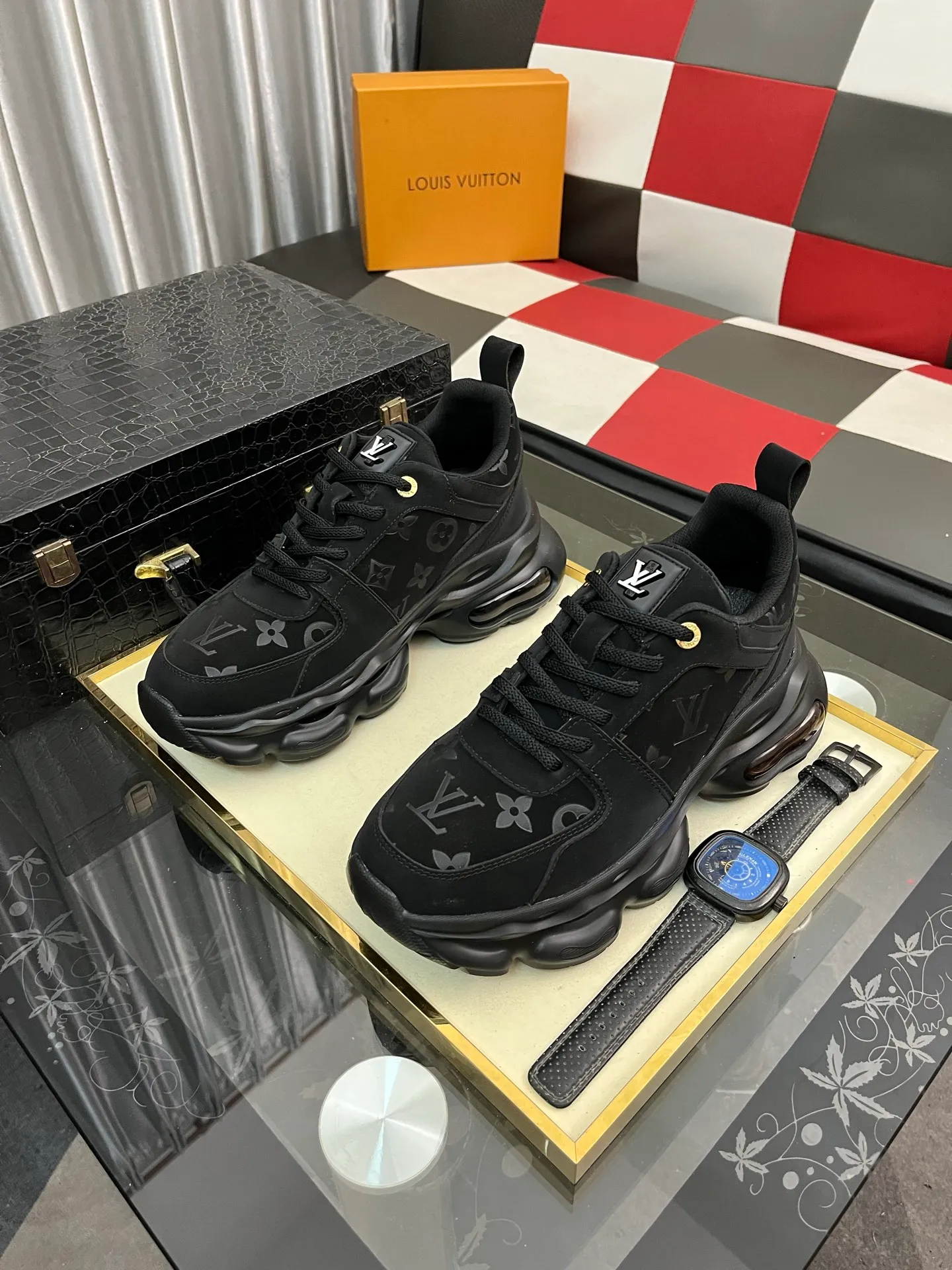 Men's shoes 💰458⌚️⌚️LV Louis Vuitton. The latest trendy casual shoes are popular in physical stores in sizes 38-44. New spring and summer comfortable imported custom original cowhide, unique jacquard fabric element design. Paired with sheepskin lining, Lv original bottom, [taiyang][taiyang] high-end packaging and high quality💪Details determine the quality, you can enter and leave the counter at will, welcome to compare🇮🇹